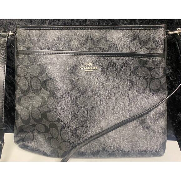 Black Crossbody Coach Purse Pebbled Leather Logo Design - Picture 1 of 5